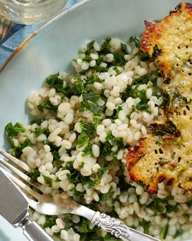 Bygotto med grønkål og parmesanchips