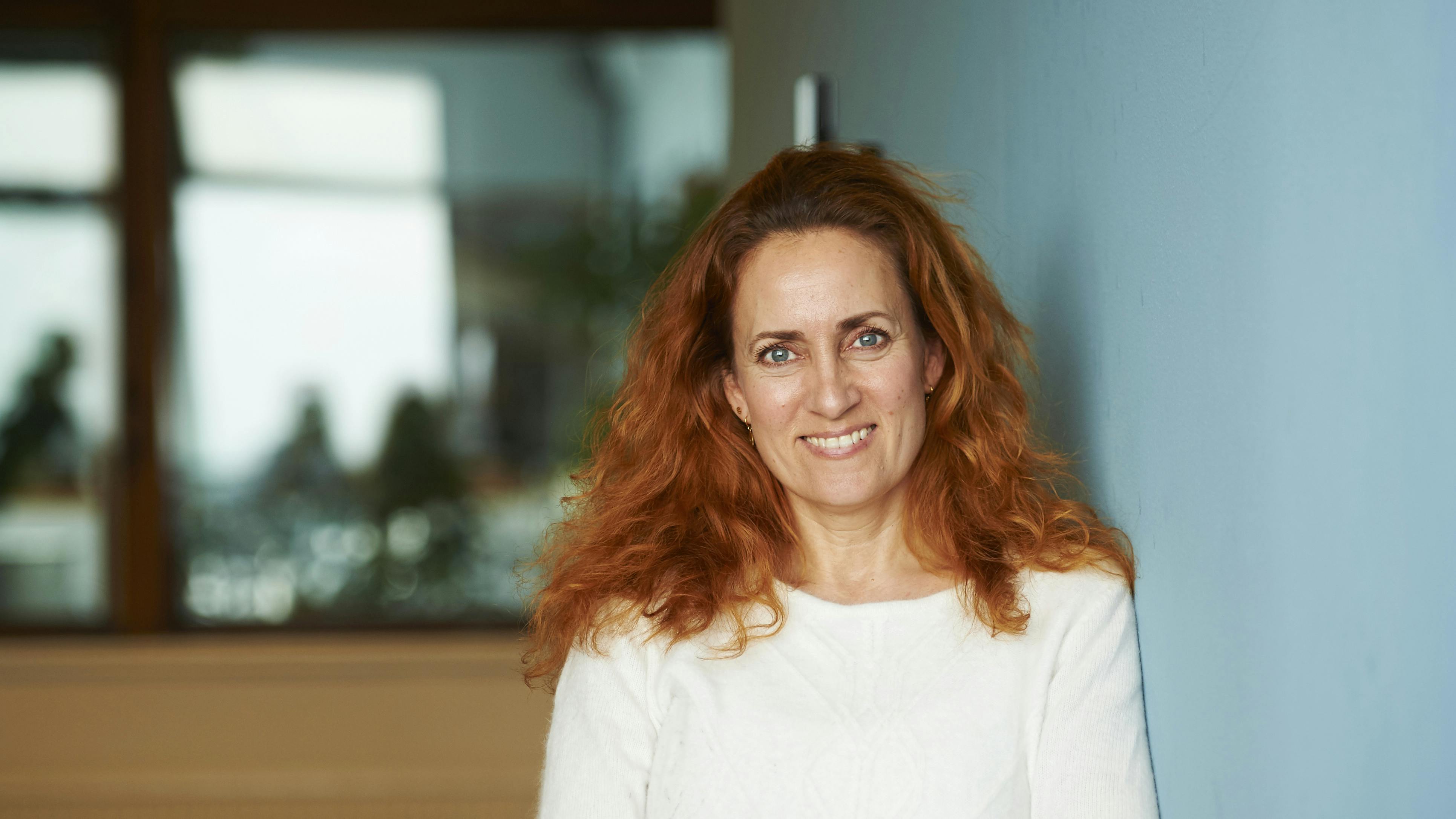 Camilla Miehe-Renard arbejder mest som tv-producent, men er efter flere år nu tilbage som vært i selskab med Jarl Friis-Mikkelsen i underholdningsprogrammet "Dobbeltgænger" på TV 2 Charlie.