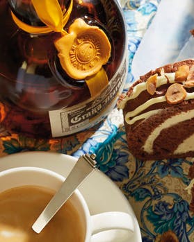 Chokoladeroulade med hvid chokoladecreme og Grand Marnier