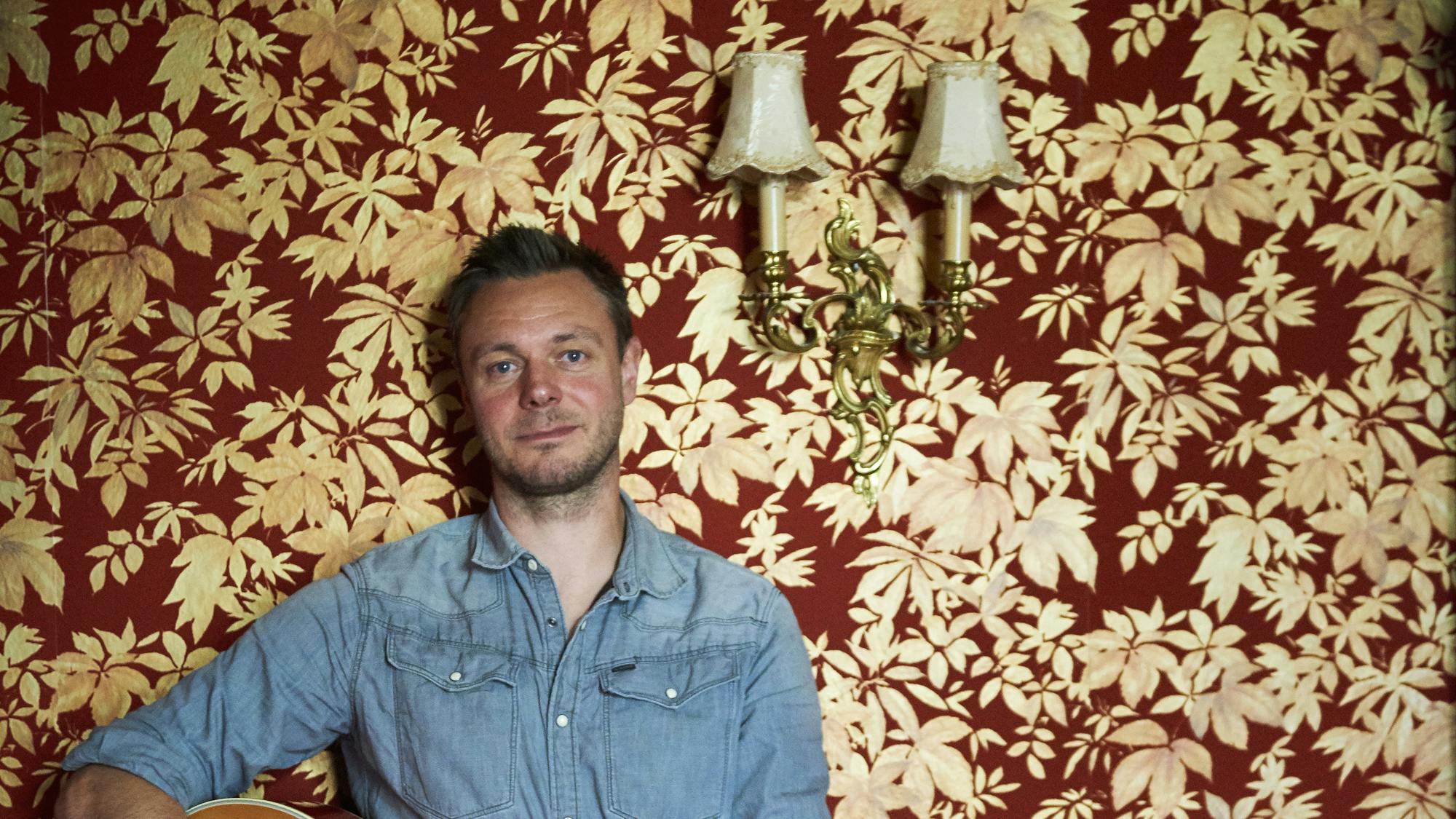 Christoffer Kejser Larsen kører med Volvoen