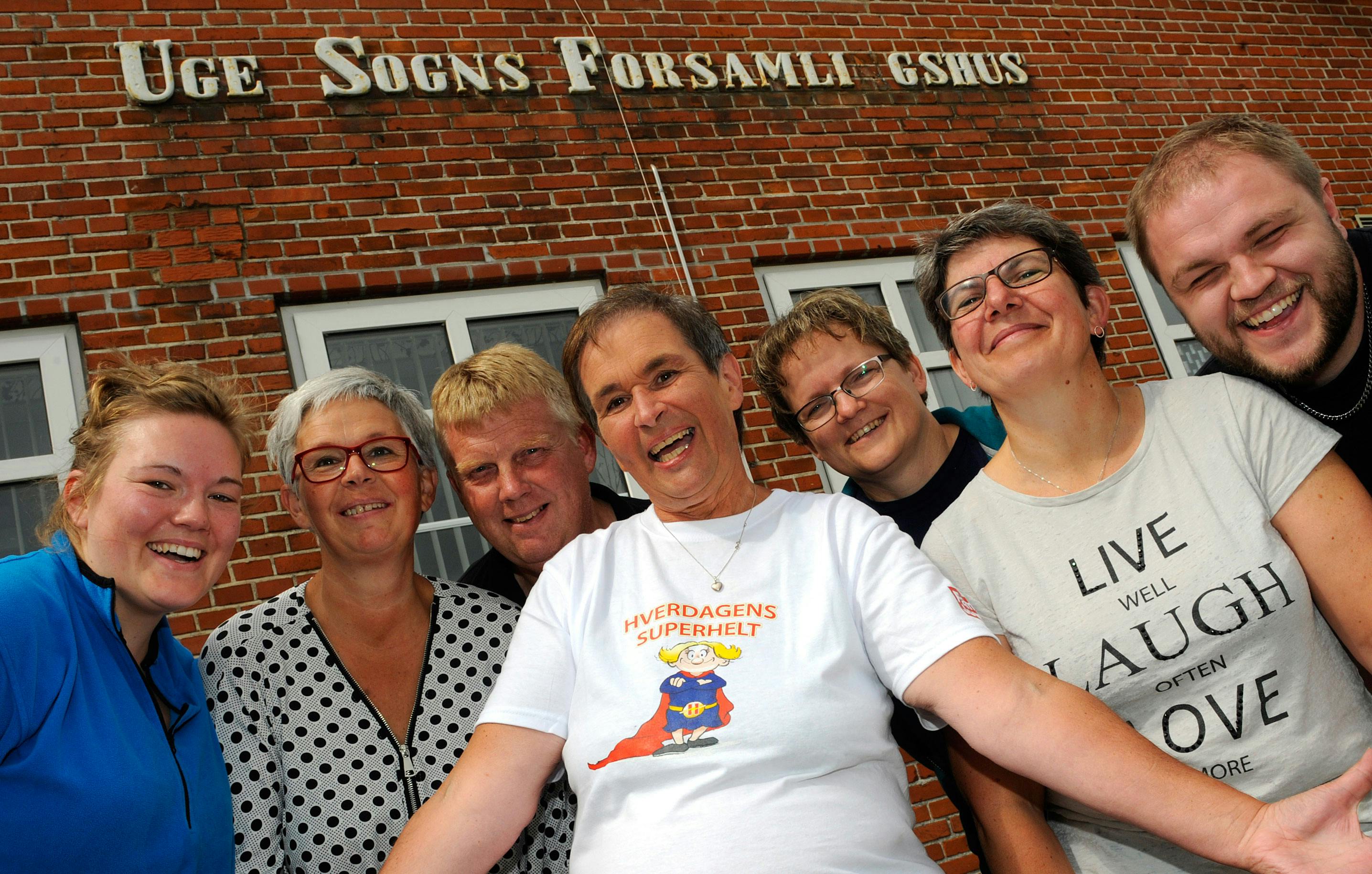 Connie er en superhelt, her er hun med sit team