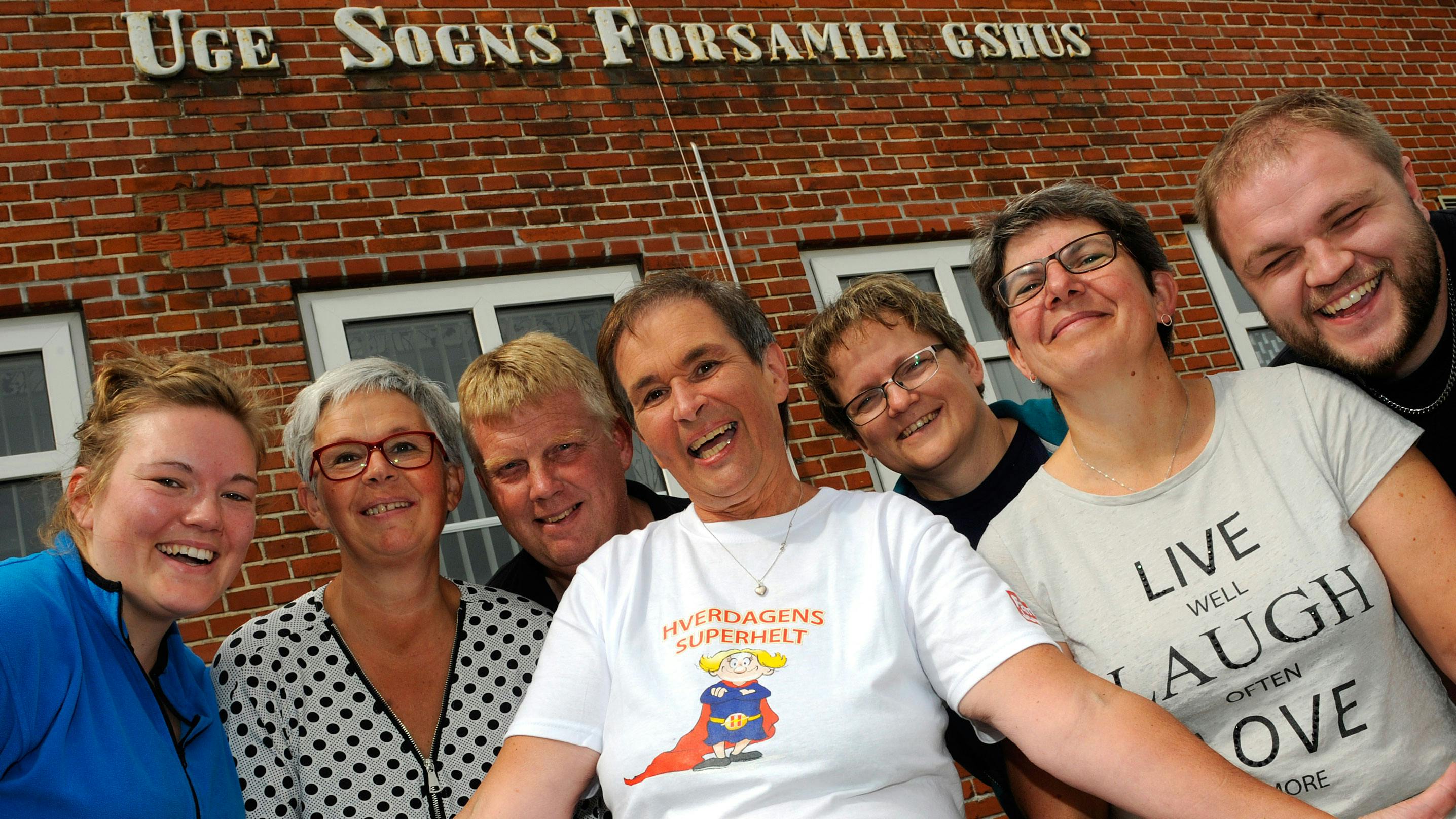 Connie er en superhelt, her er hun med sit team