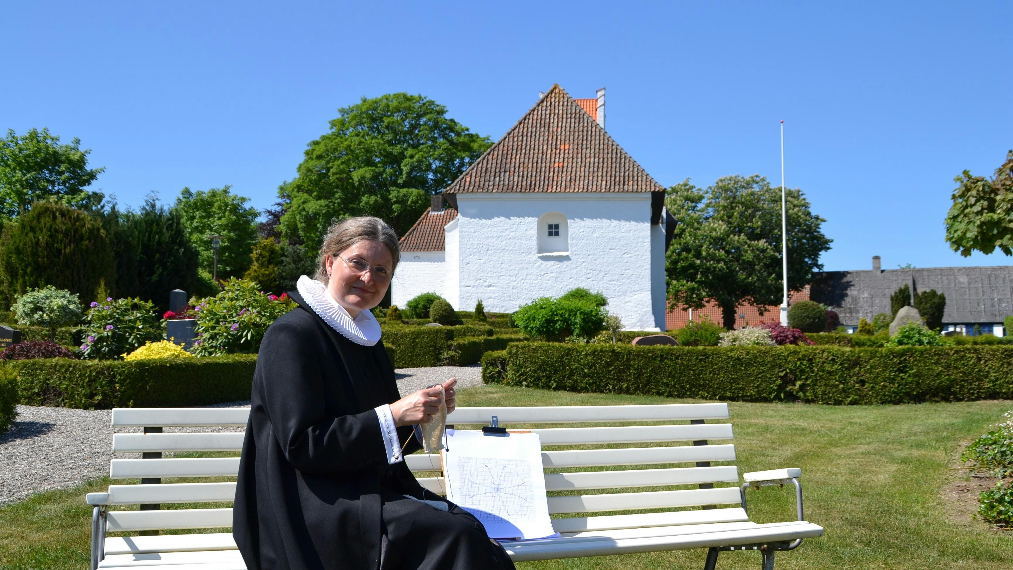 Ann Maj Lorenzen opfandt de strikkede dåbsklude