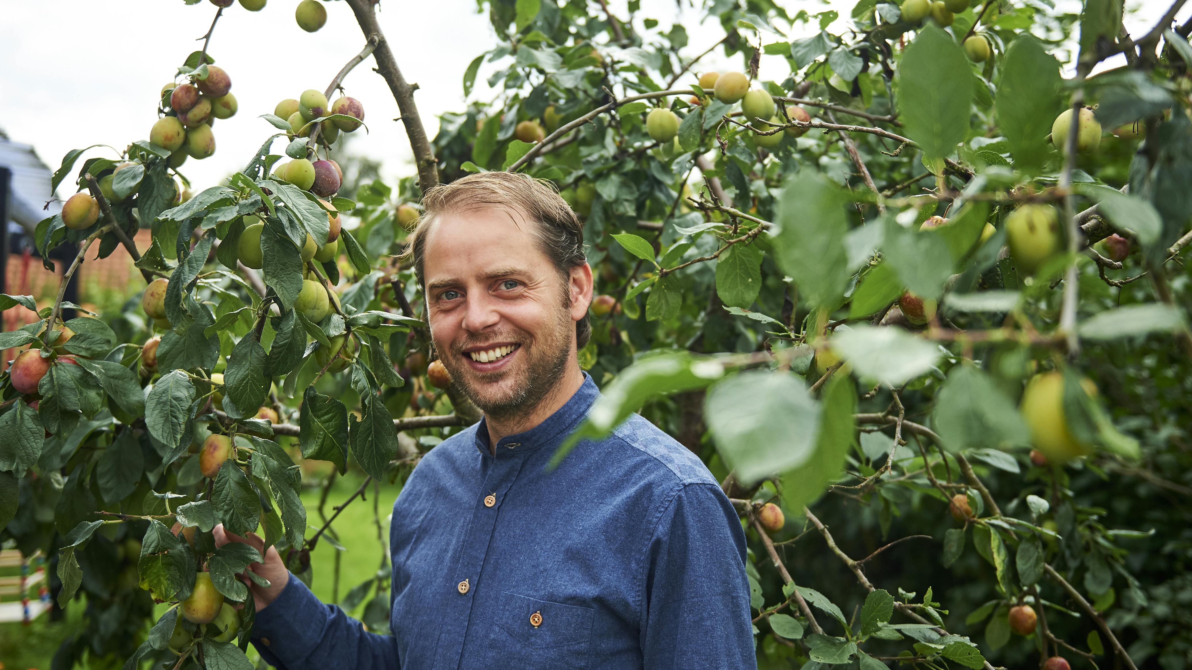 Tobias Ahnfelt-Rønne fra dansktopduoen Dansvingerne har "Sidder på et værtshus" som favoritsang
