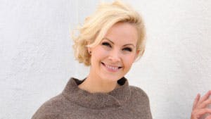 Strikkeopskrift: Fin bluse med draperet rib