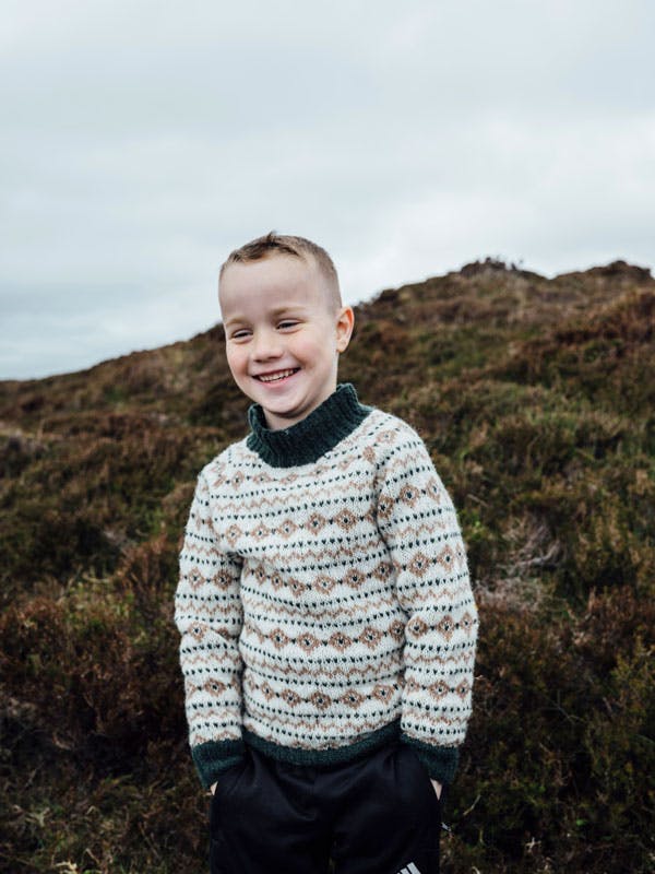 Strikkeopskrift: Drengesweater med mønster