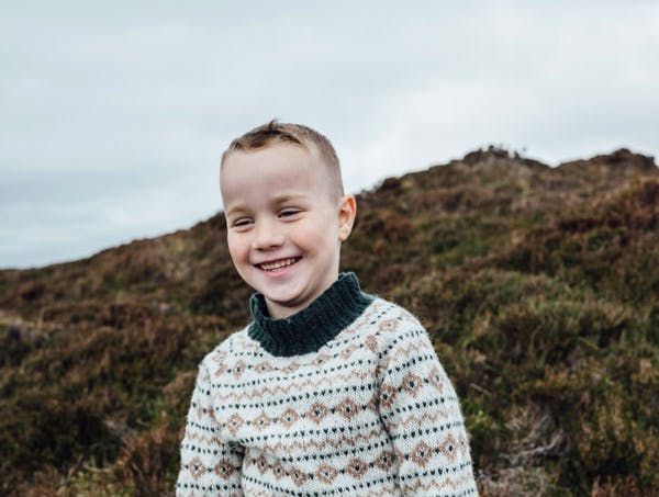Strikkeopskrift: Drengesweater med mønster