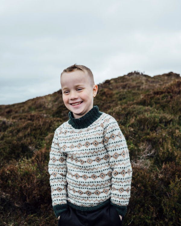 Strikkeopskrift: Drengesweater med mønster