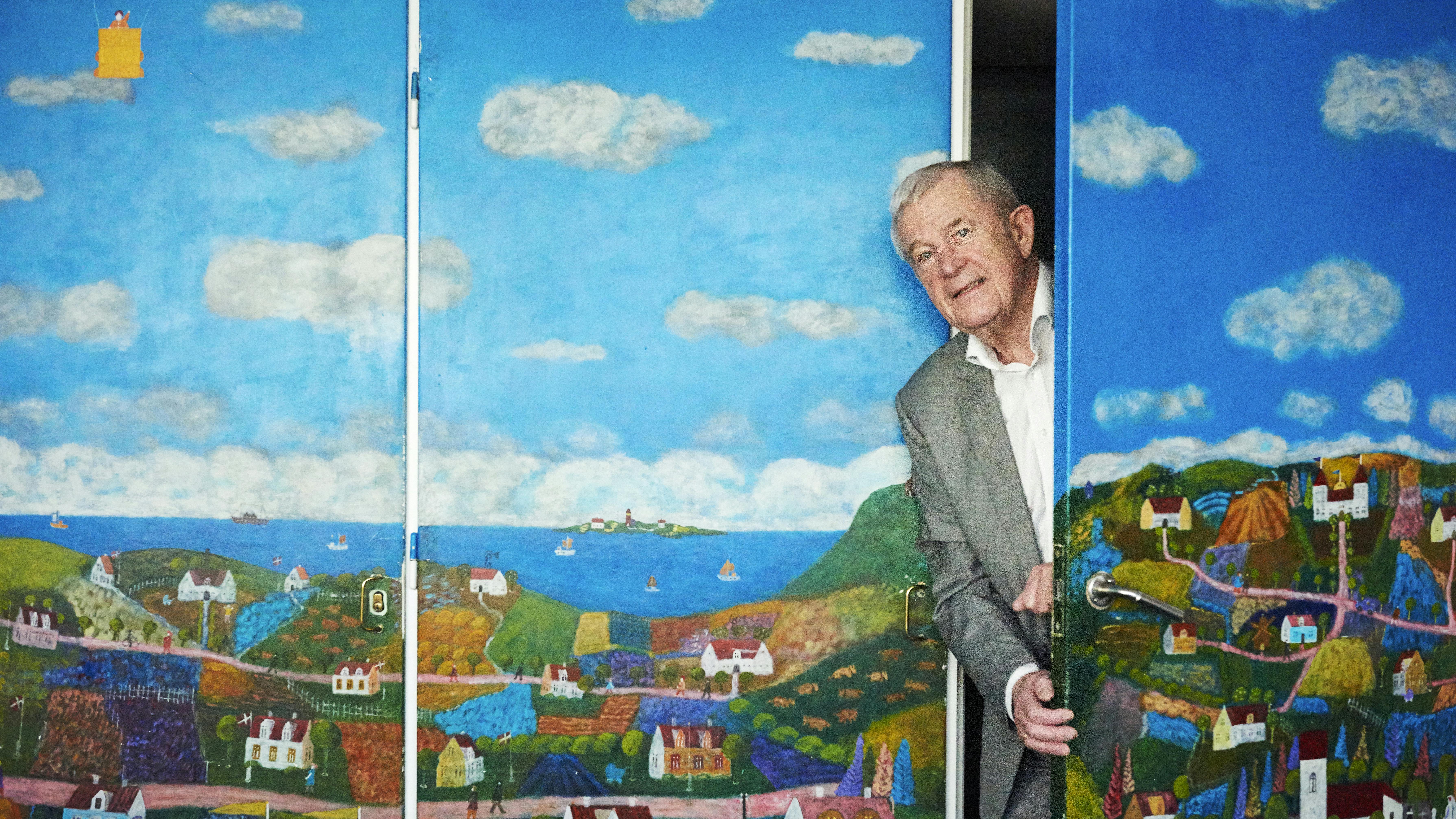 Ernst Trillingsgaard, direktør for Aalborg Kongres og Kultur Center, var nær endt som fiskeimportør, fortæller han i "Min livshistorie" over to afsnit i Familie Journal.