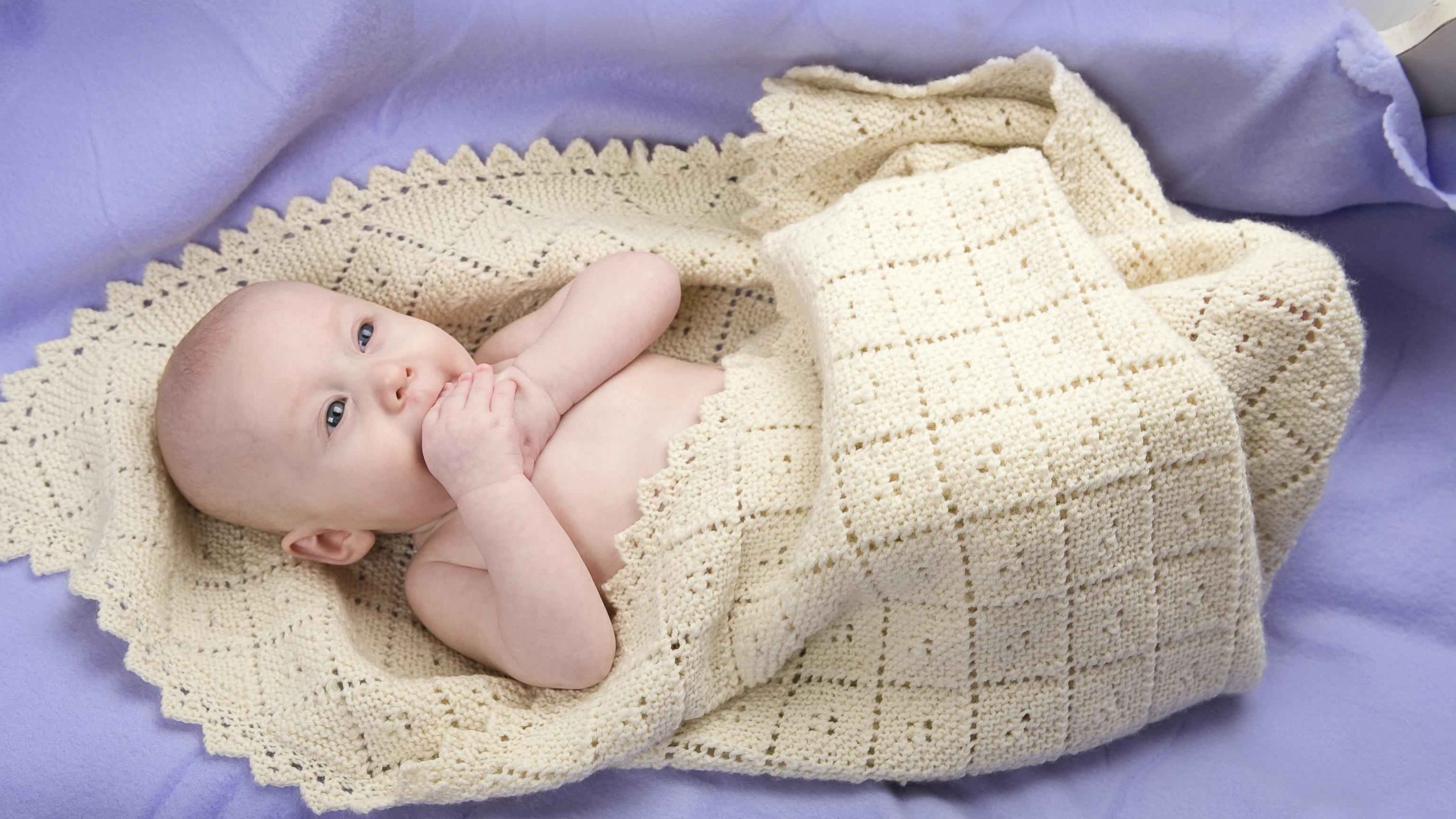 Blødt babytæppe | Strikkeopskrift