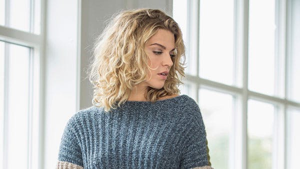 Få en strikkeopskrift på den lange, seje Carlisa sweater