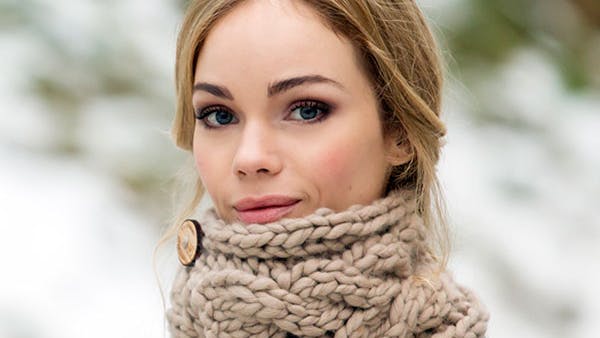 Strikkeopskrift: Halsvarmer med snoninger