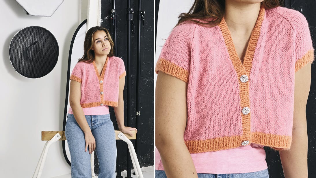 Strik: Kort cardigan med kontrastkant