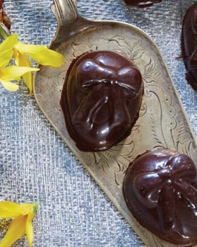 Fyldte påske-chokolader med smag af kaffe og karamel