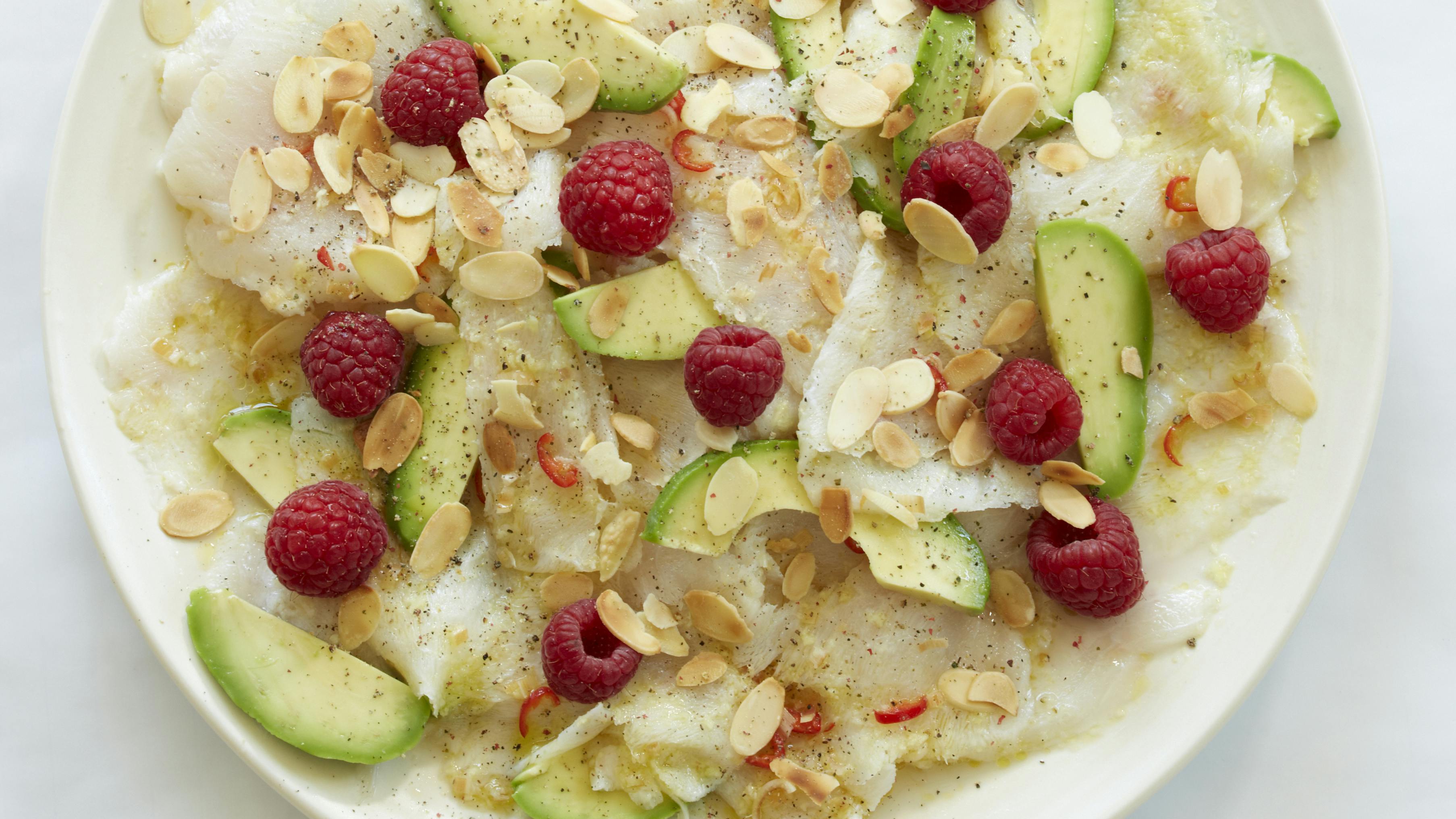 Kold fiskesalat med torsk og hindbær