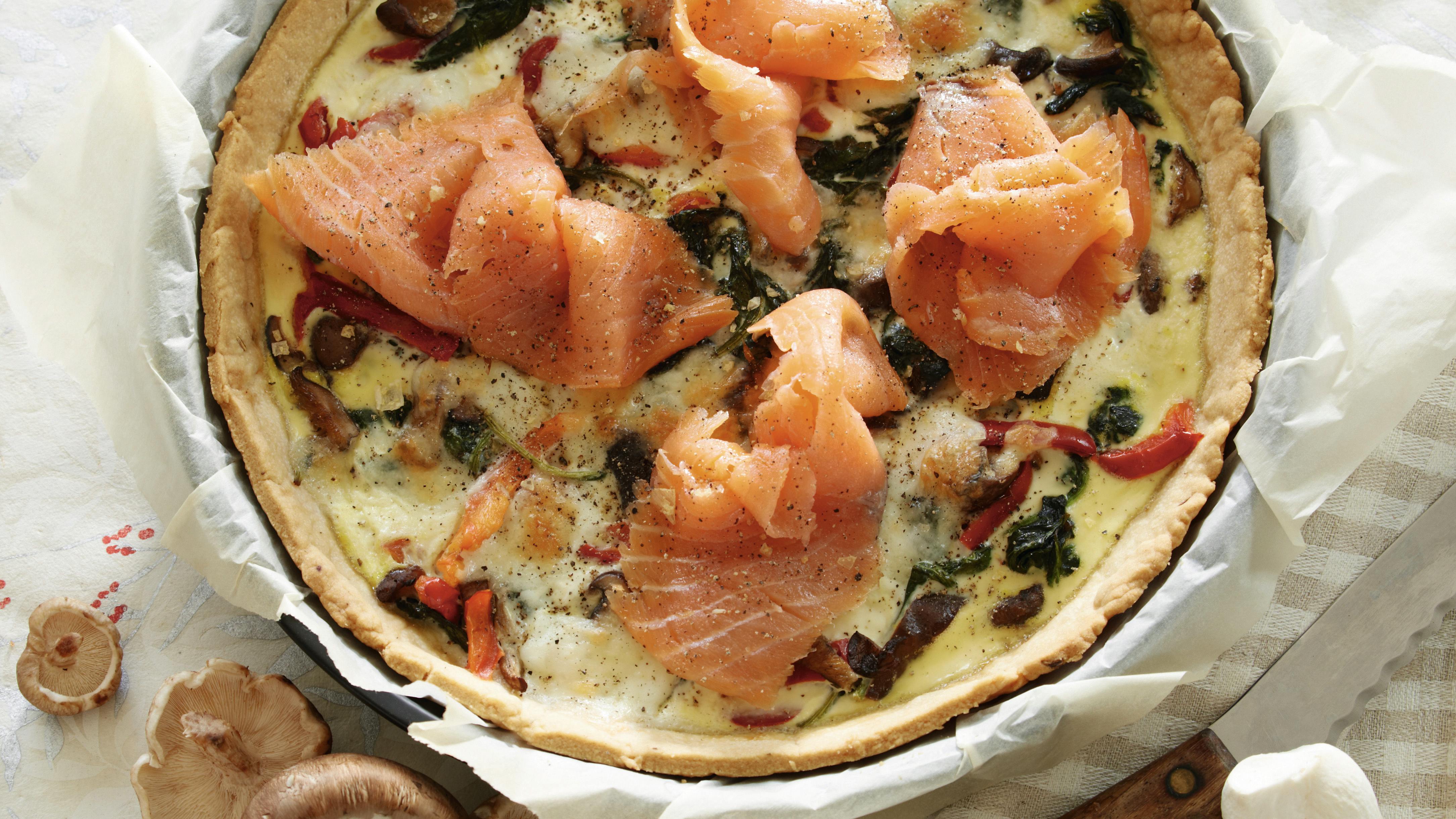 Tærte med svampe og laks