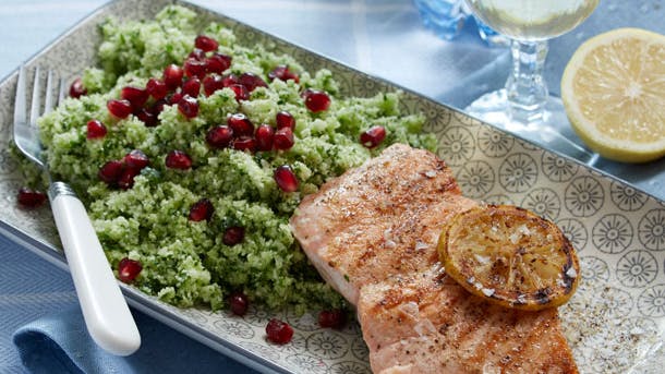 Grillet laks med blomkålscouscous