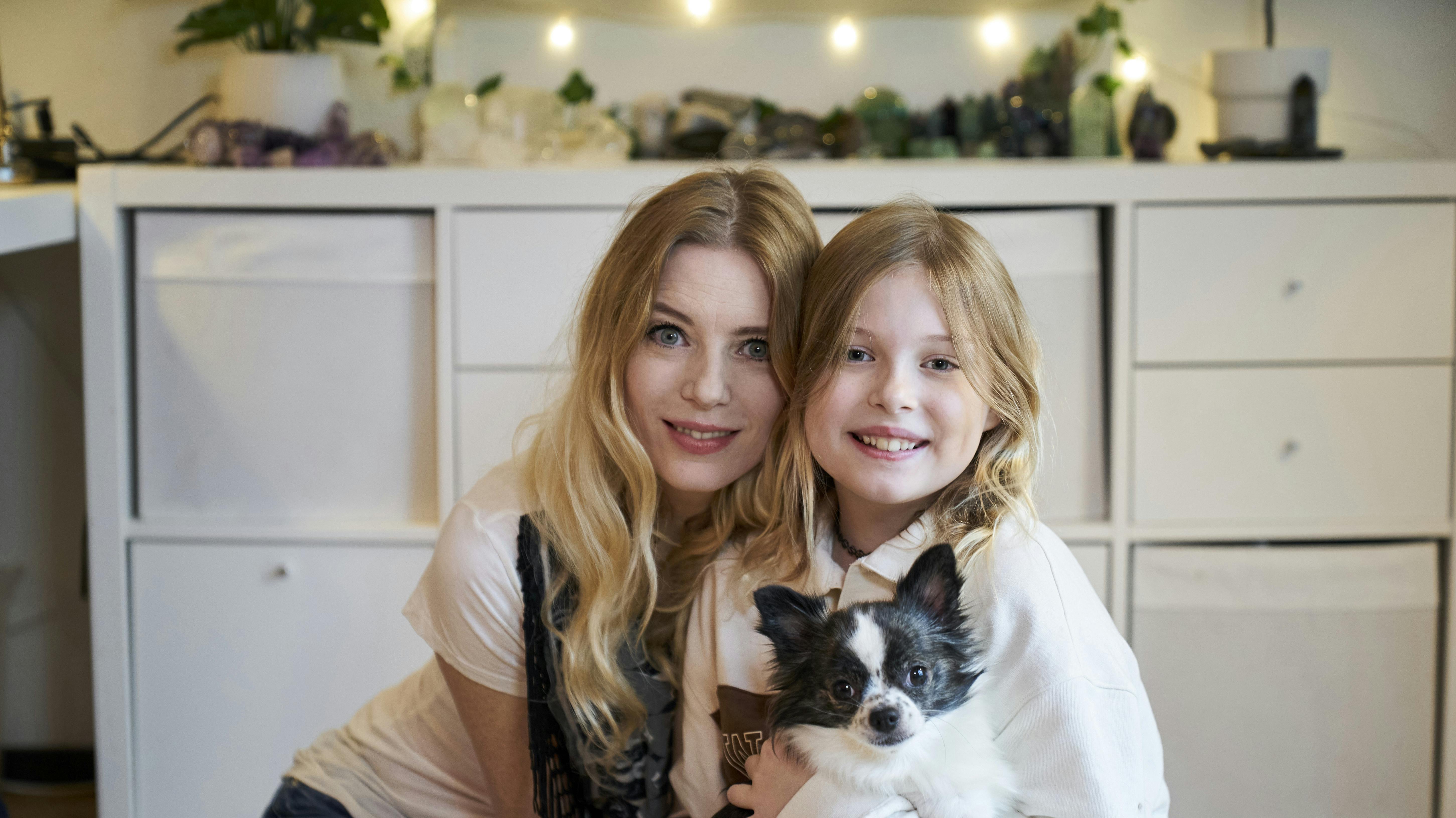 Skuespilleren og sangerinden Gry Bay har en datter med GUA.