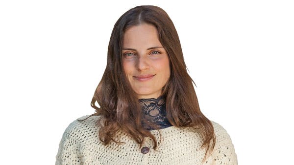 Haekleopskrift: Dame i hvid striktrøje