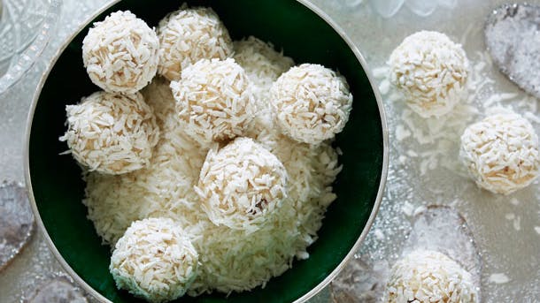 Hvide havregrynskugler med kokosmel