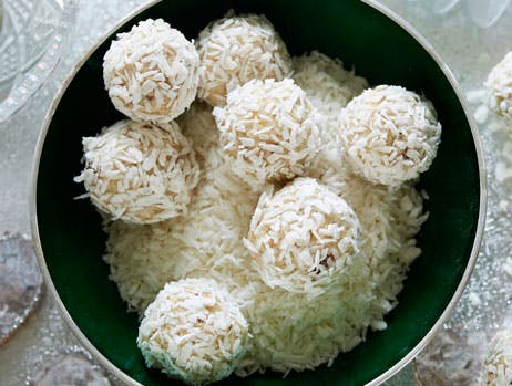 Hvide havregrynskugler med kokosmel