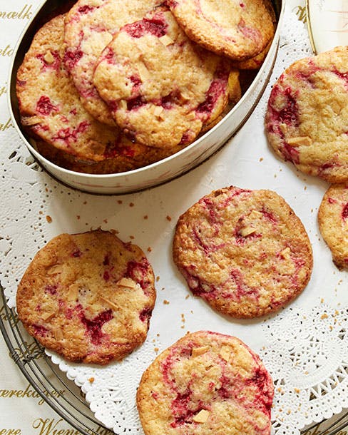 https://imgix.familiejournal.dk/media/article/hindbaercookies.jpg
