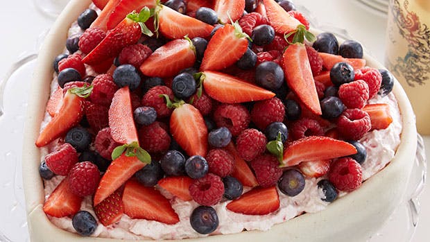 Hindbærkage med friske bær