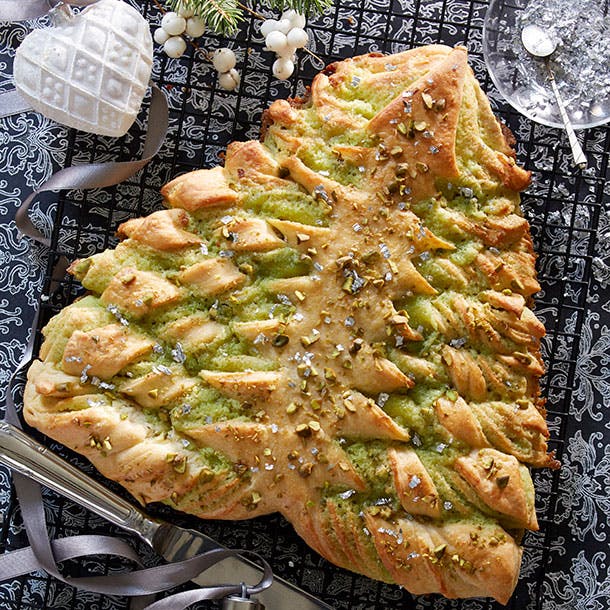 https://imgix.familiejournal.dk/media/article/hjemmebagt-50-pistacie-juletrae.jpg