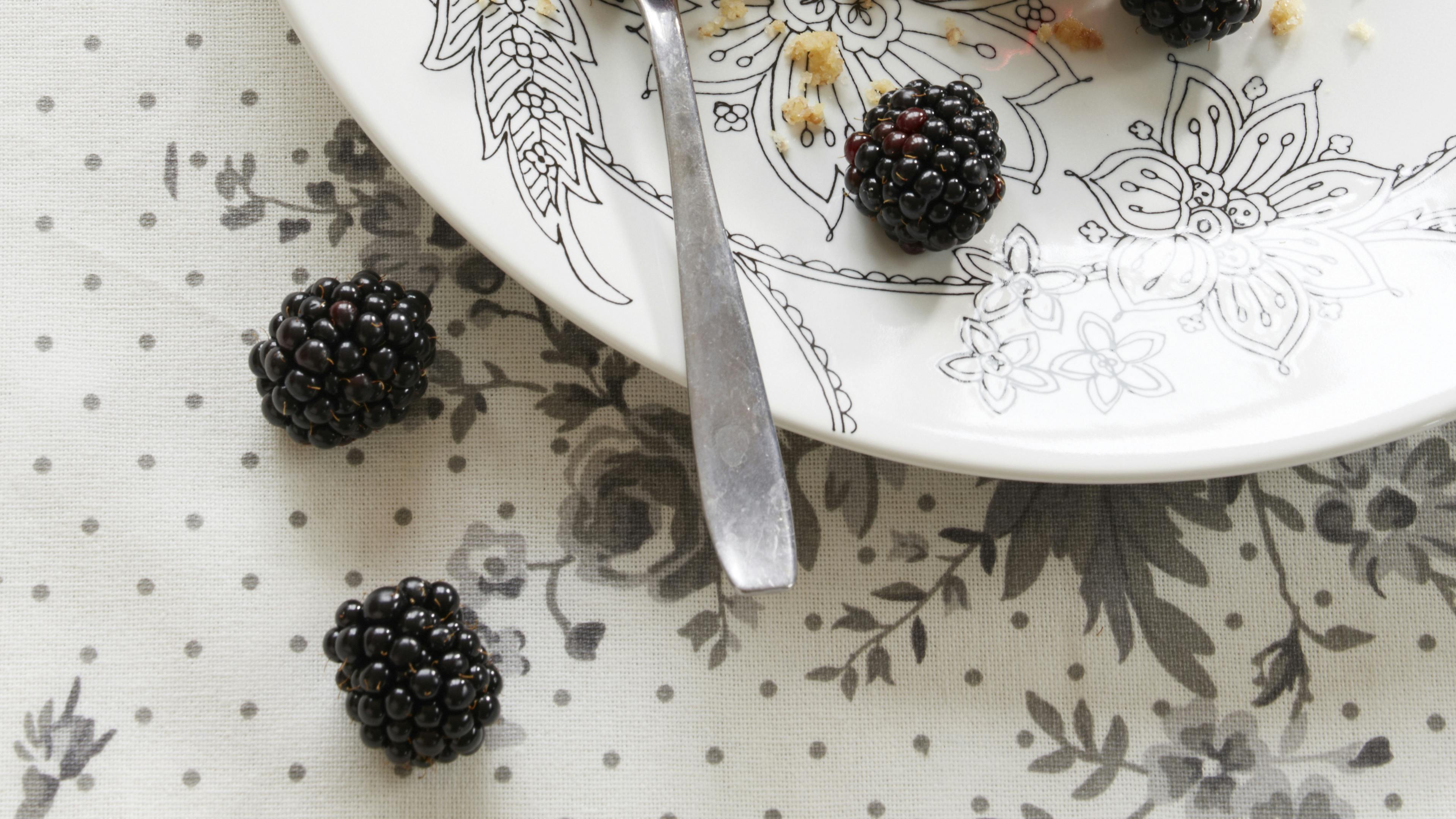 Hjemmelavet cheesecake med brombær