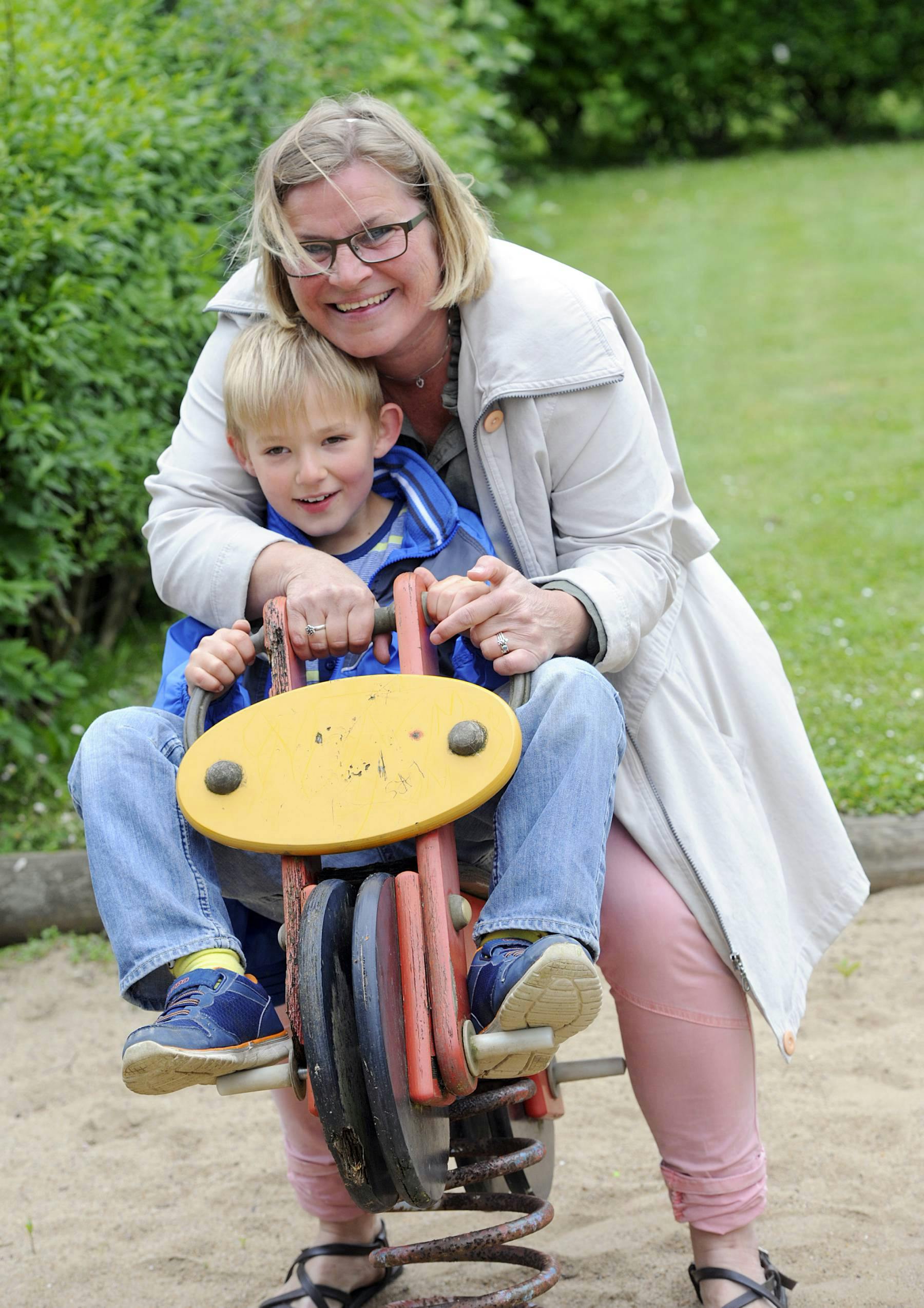 https://imgix.familiejournal.dk/media/article/hjerte_af_guld_-_tina_maro-0137.jpg