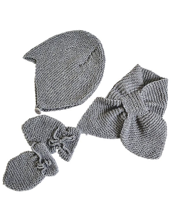 Strikkeopskrift: Hue, vanter og halstørklæde til baby