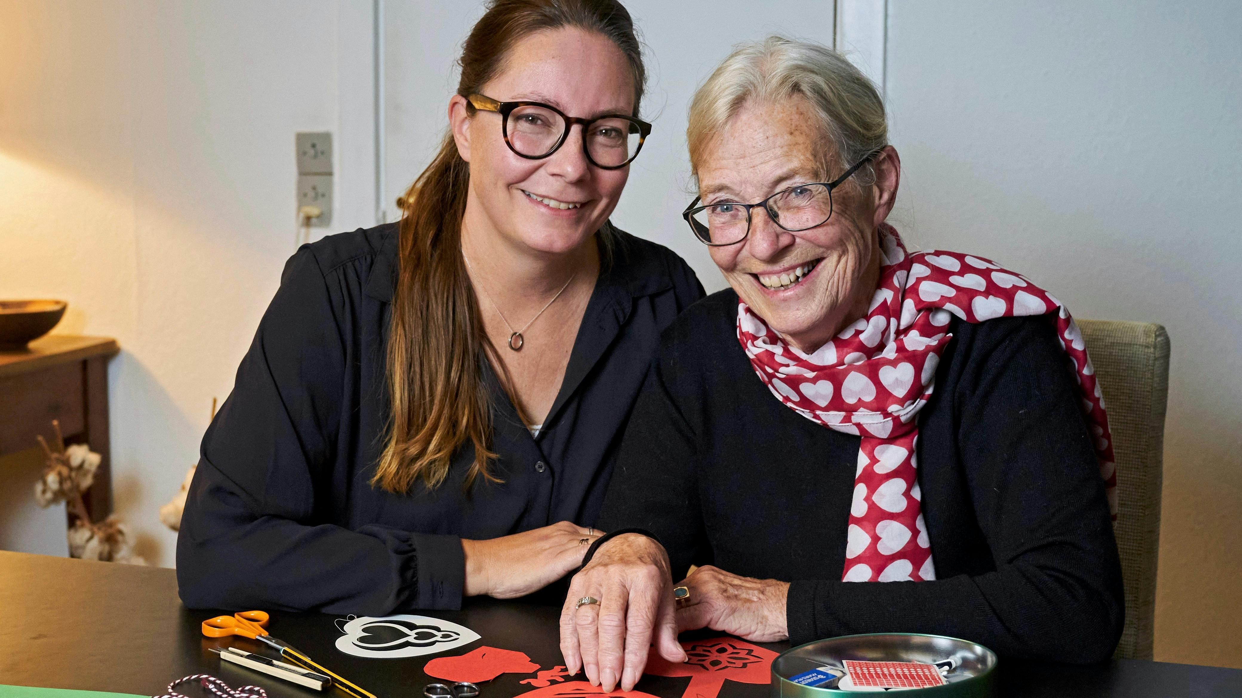 https://imgix.familiejournal.dk/media/article/ida_og_anni_trads_airies_29_2sl7517.jpg
