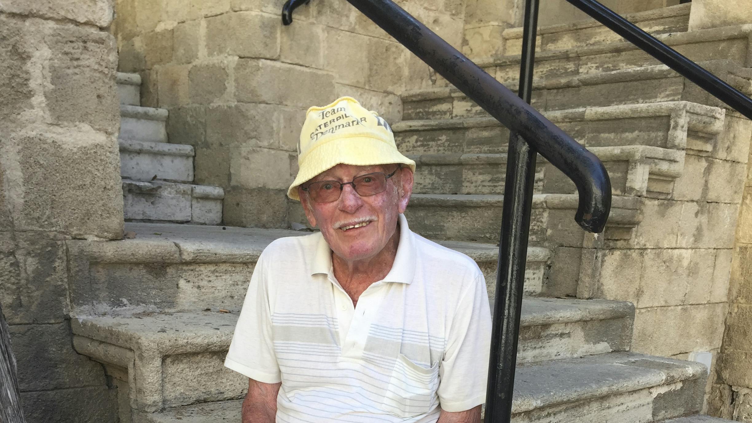 Harry rejser til grækenland