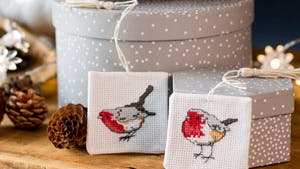 tre små broderede julefugle