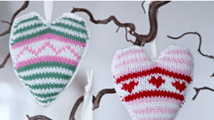 Strikkede julehjerter