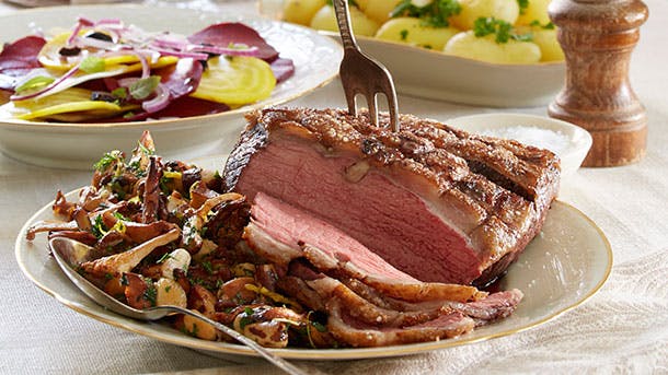 Kalveculotte med ristede kastanjer og kantareller
