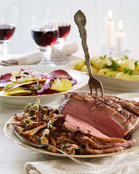 Kalveculotte med ristede kastanjer og kantareller