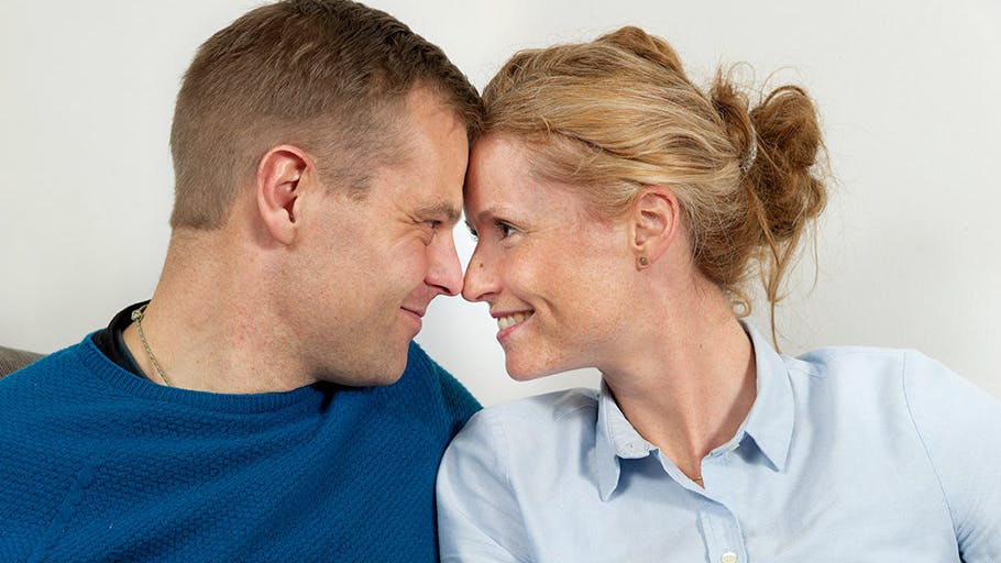 Kenneth røg gennem taget. I dag lærer han andre at passe på sig selv