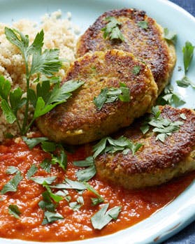 Kikærtedeller med stærk peberfrugtsauce