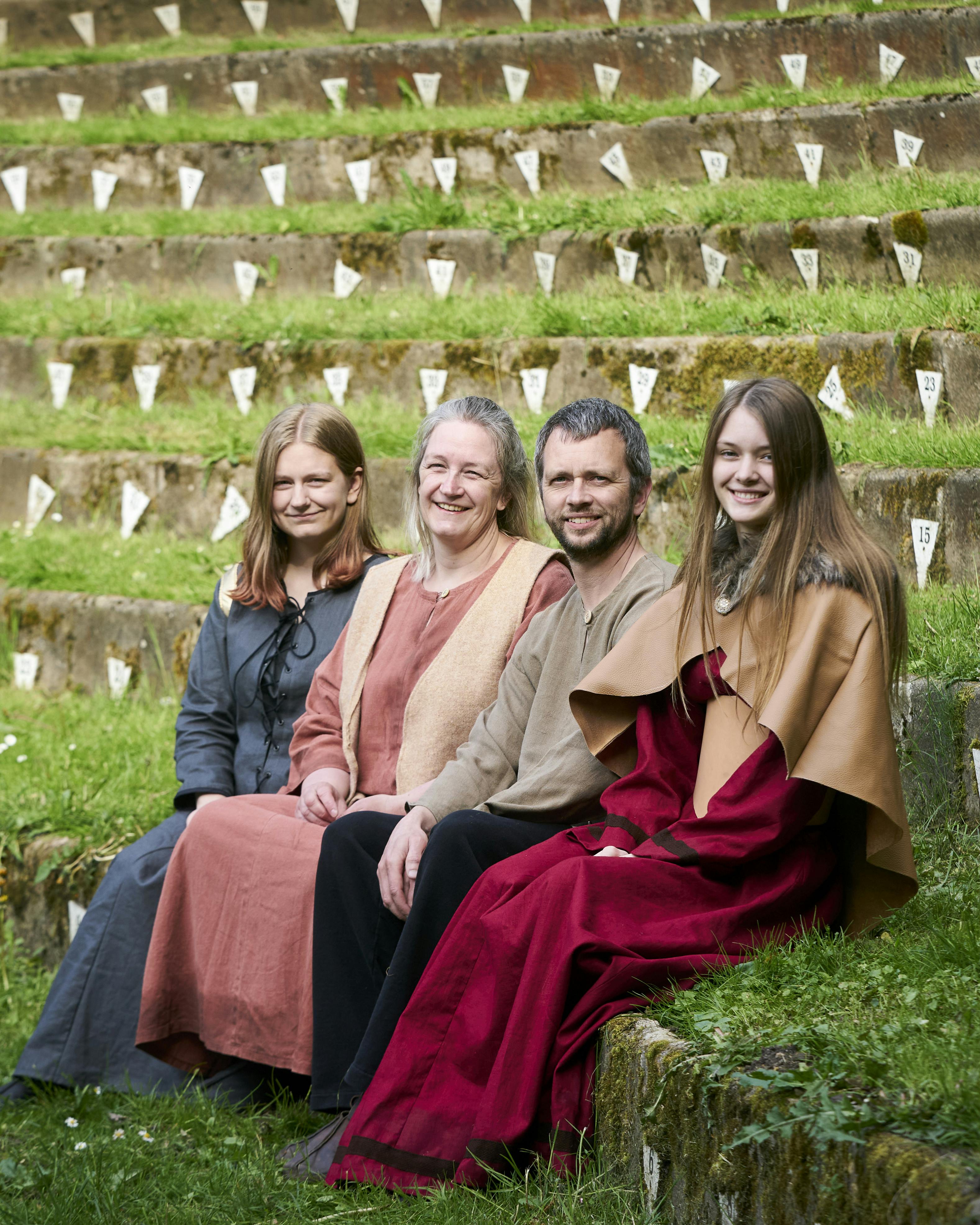 Fællesskabet omkring Jels Vikingespil er helt unikt, fortæller Søren, Kirsten, Katinka og Sidsel.