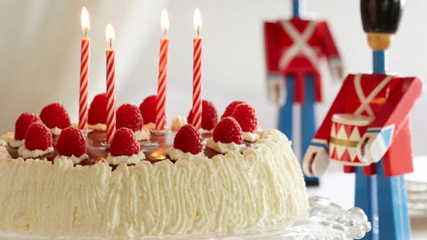 Lagkage med flødeskum og lys