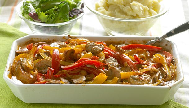 Koteletter i fad med peberfrugt og paprika