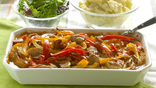 Koteletter i fad med peberfrugt og paprika