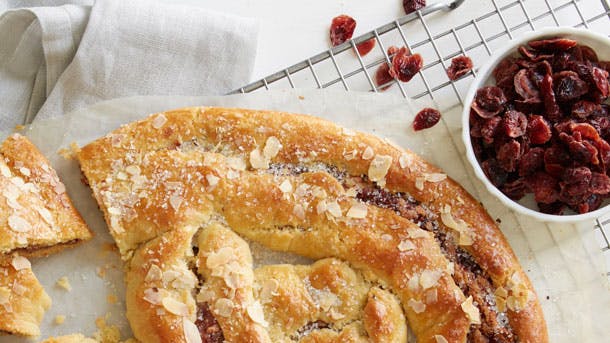 Kringle med marcipan og tranebær