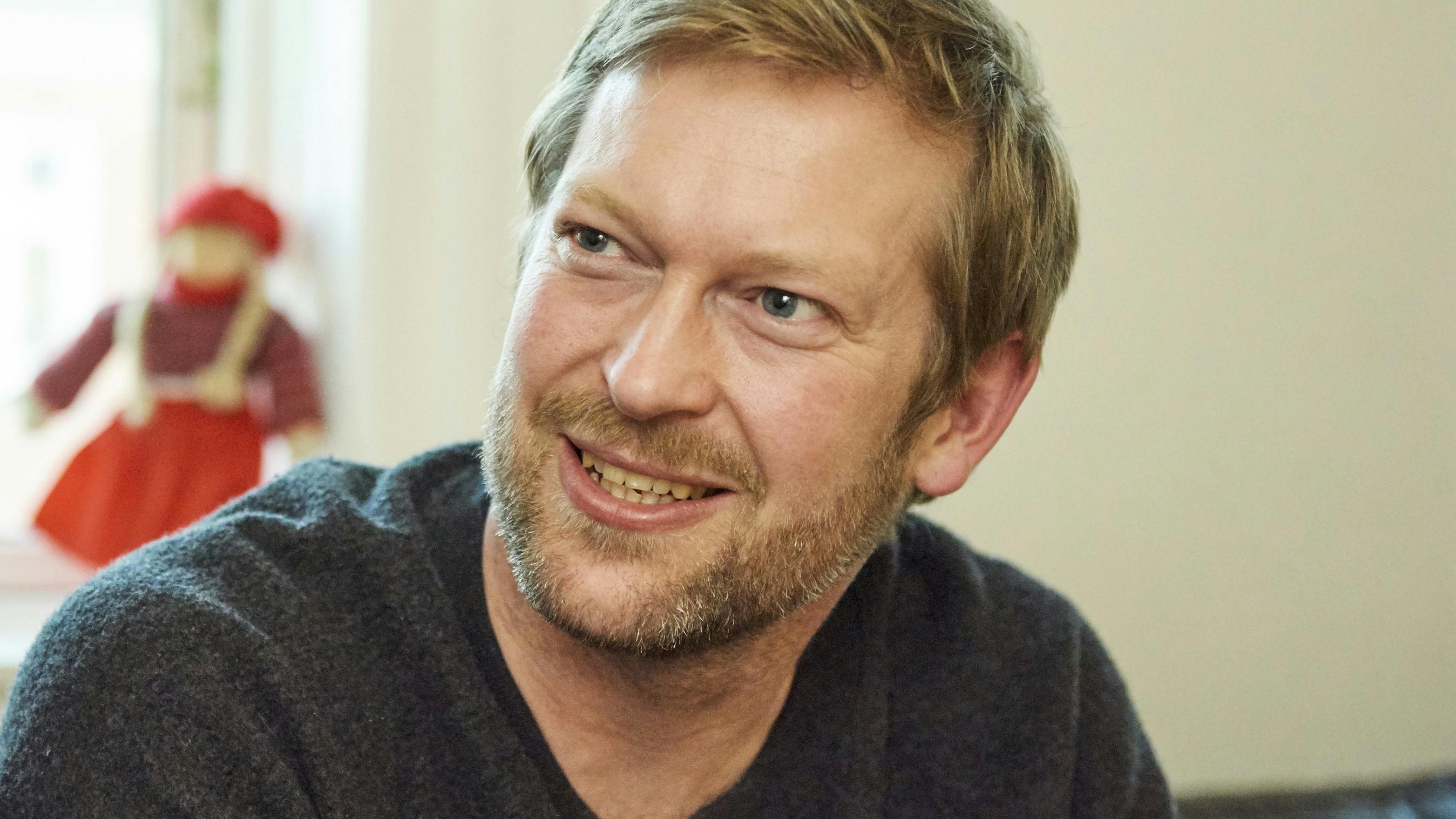 Kristoffer Dam elsker lyden af frihed og bliver glad i låget af Birthe Kjær