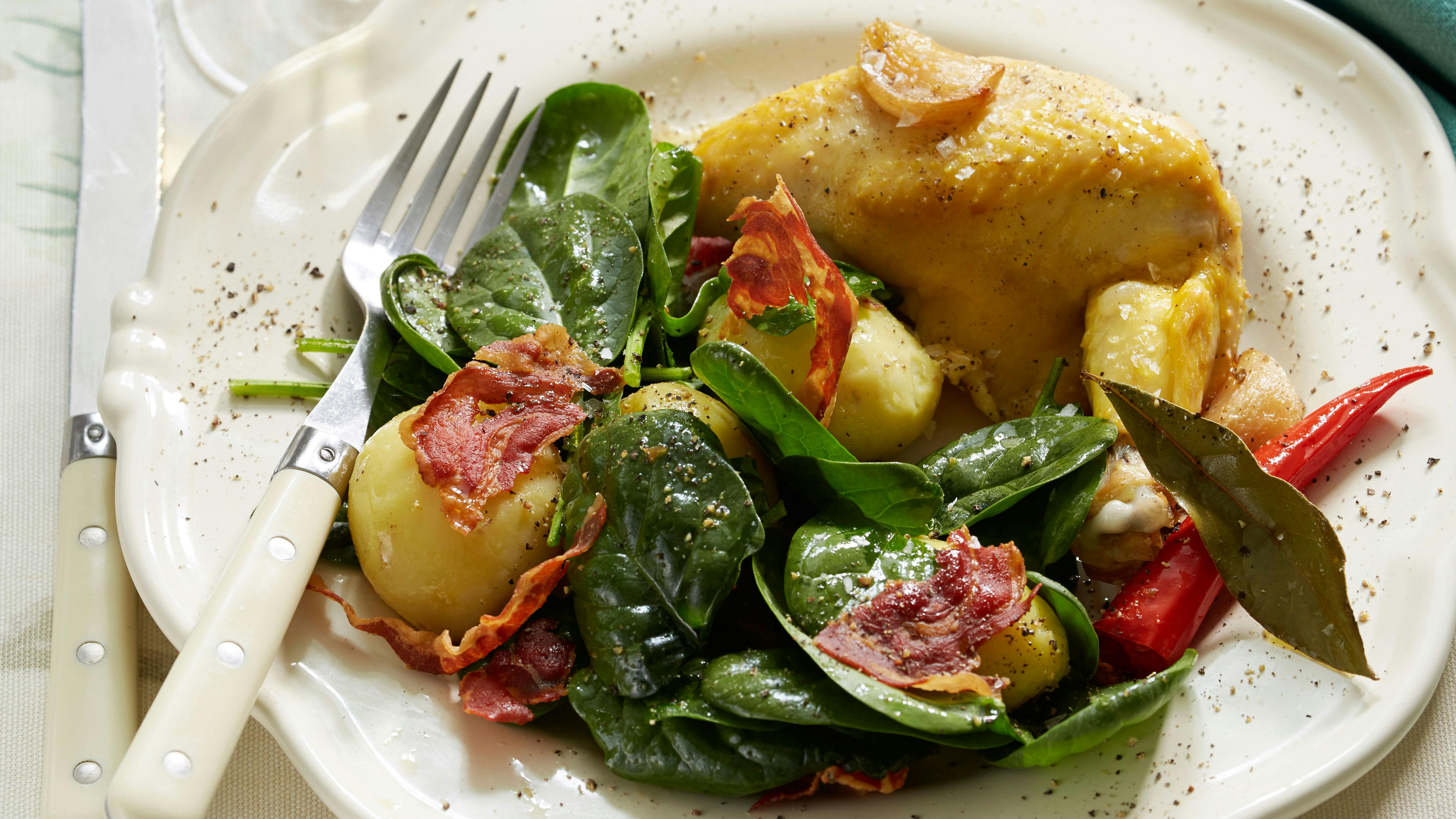 Kyllingebryst med skind og kartoffelsalat