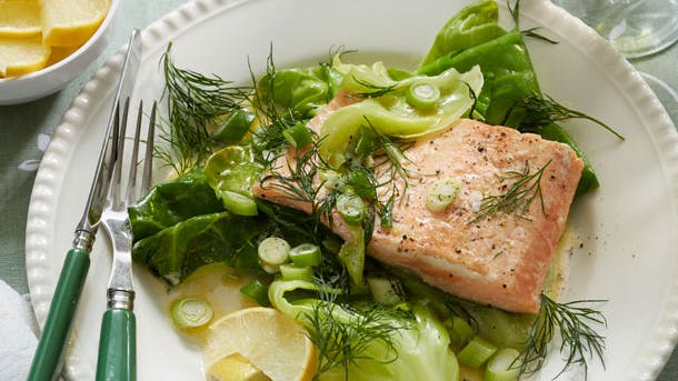 Laks med kål og dild