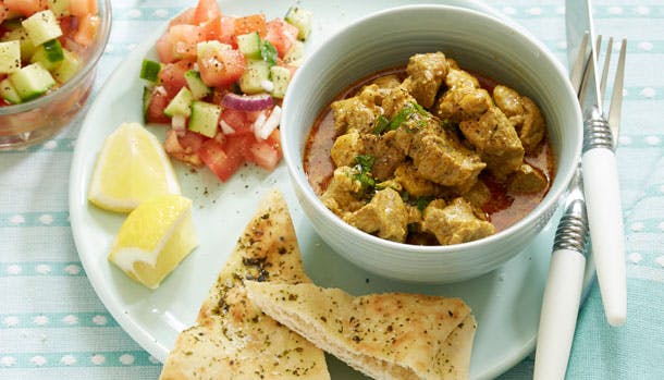 Lam tikka masala med tomat-agurke-salat 