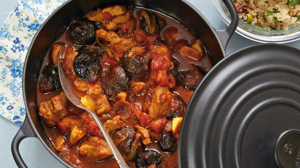 Lækker lammegryde med svesker og tomater