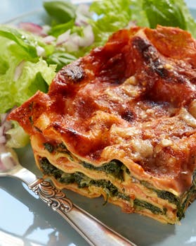 Lasagne med parmaskinke og spinat